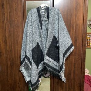 Steve Madden heather grey & black knit shawl / poncho